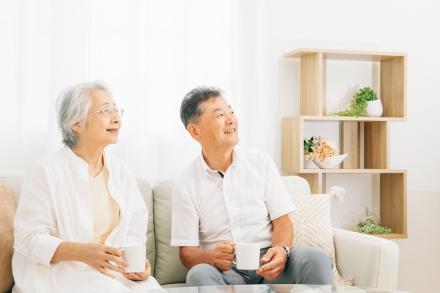 喜んでいる夫婦の画像